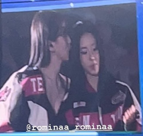 twicedaaamc's tweet photo. MINA’S KISS TO CHAEYOUNG’S HEAD AAAAAAAAAAAA! THEY ARE SO IN LOVE I DONT CARE! MY MICHAENG! 🥹😭🫂❤️‍🔥🫠💞💘 https://t.co/Q9l5MbiaLP
