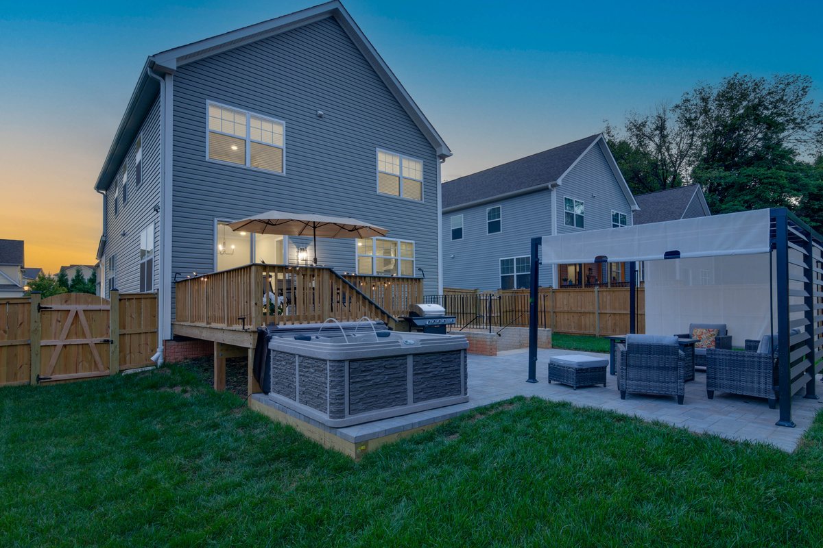 HouseLens's tweet photo. During winter, homes can seem dull and lifeless without natural light. But don't worry! Our Twilight Photography offers the perfect solution to add sparkle and make selling properties a breeze. 

Get in touch with us today at https://t.co/qlxhechcfO https://t.co/MVKGgtpa4r