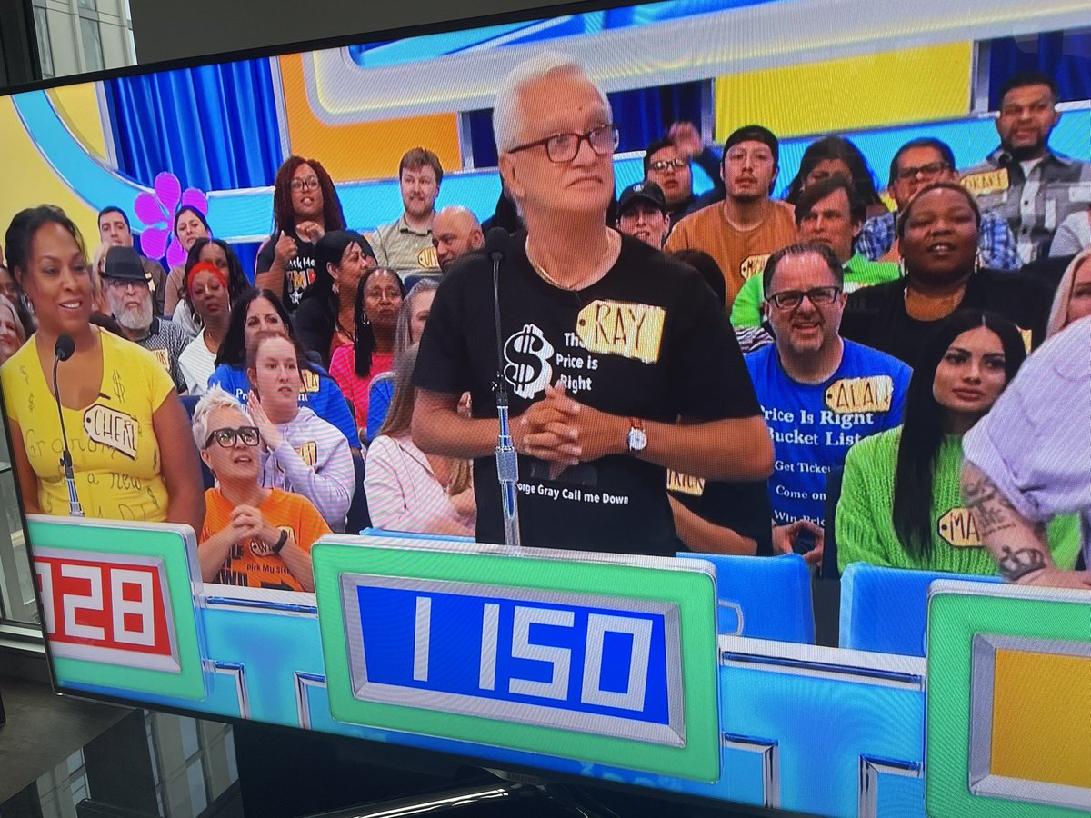 WestLoopTom's tweet photo. He went $1150 after the $1155. He might be there a while. Item was $1106. #threadingtheneedle. @MSGCapital @Ecnerwal23 https://t.co/ECleEauYql