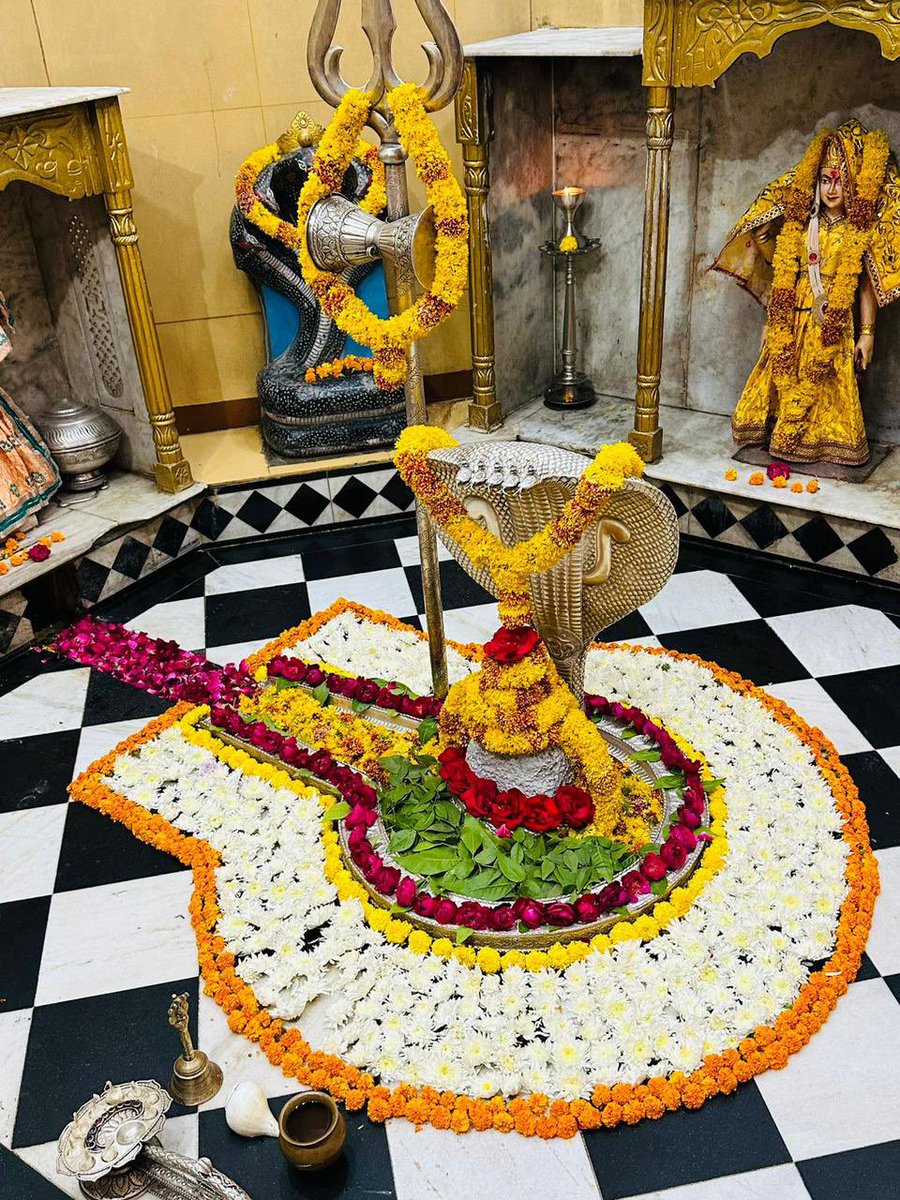 12Jyotirling's tweet photo. श्री नागेश्वर ज्योतिर्लिंग जी के आज के संध्या आरती दिव्य श्रृंगार दर्शन 28.12.2023 https://t.co/zFxSOkmsc4