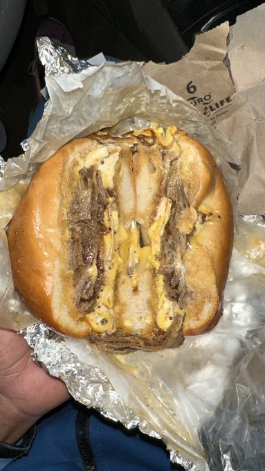 This is my breakfast fcuk mcdonalds https://t.co/DuHzwdasF5<a href="/tag/happyslattday"class="tags"><span>#happyslattday</span></a>