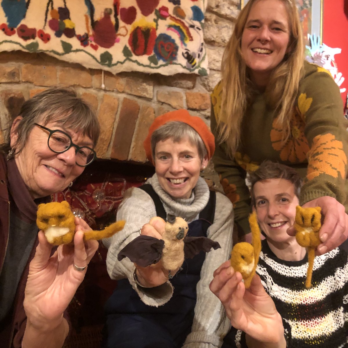 stop_hewq's tweet photo. Want a good shower dodging activity that gets you out of the house? See how many life sized dormice and greater horseshoe bats you can spot lurking in the festive window displays of #Frome. Crafted by this lovely lot and others @SomersetWT https://t.co/gtwZyqjr8e