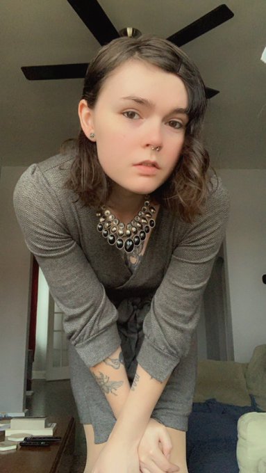 It&rsquo;s my birthday! What did you get me this year?? https://t.co/4tTYYkfOly