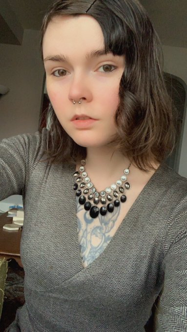 It&rsquo;s my birthday! What did you get me this year?? https://t.co/4tTYYkfOly