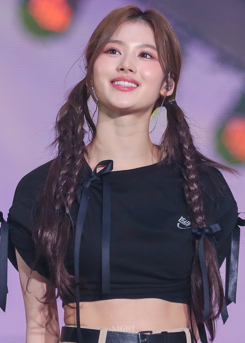 StarlittenNight's tweet photo. 밤하늘에 제일 밝은 별이 생일축하해!🌟
따듯해게 입고 빨리 나으세요!🥳🎈💜
#HappySANADay
#사나의_27번째_겨울이야기 

@JYPETWICE
#TWICE #SANA #트와이스 #사나 
#サナ #とにかく可愛い湊崎 https://t.co/RAyJD8ifWm