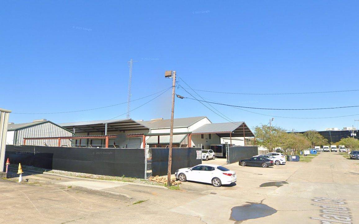 CRES2022's tweet photo. FOR LEASE: Come see this rare find. This is a large
office/warehouse/carport combination that is ready for a newtenant. 
There are two main buildings connected by a large carport awning. Also a smaller carport that is perfect to store vehicles or equipment https://t.co/OGBWgESGsC
