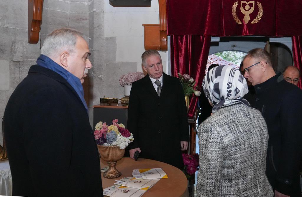 tcistanbulfatih's tweet photo. Kaymakamımız Sn. @csarili, İstanbul Valimiz Sn. @gul_davut ve Fatih Belediye Başkanımız Sn. @MErgun_Turan ile Hanımlar Eğitim ve Kültür Vakfı 'nı ziyaret etti.
Başmaki Şerif Tekkesi restorasyon çalışmaları hakkında yetkililerden bilgi alındı. https://t.co/zgtbX8ldX4