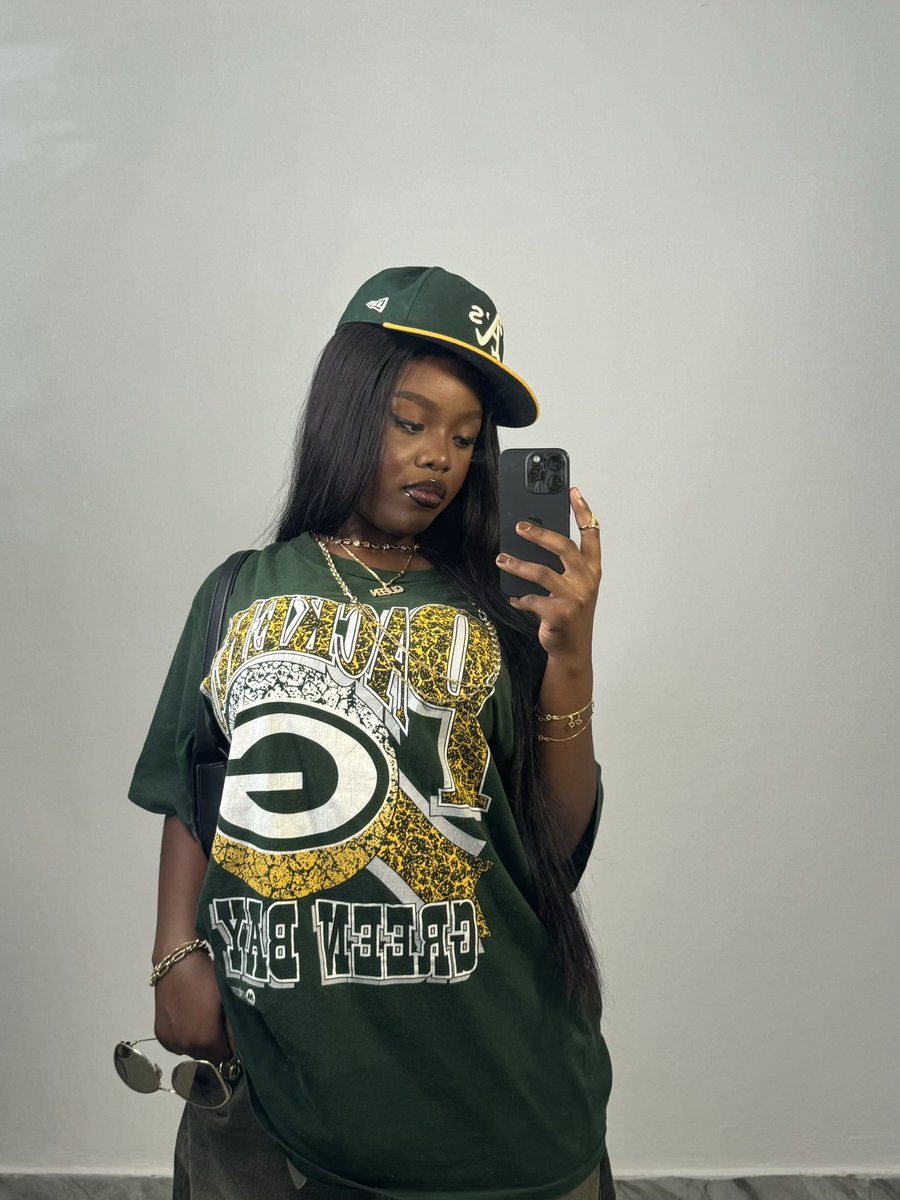 Gyakie_'s tweet photo. booming like metro. https://t.co/d9bDbnH4GA