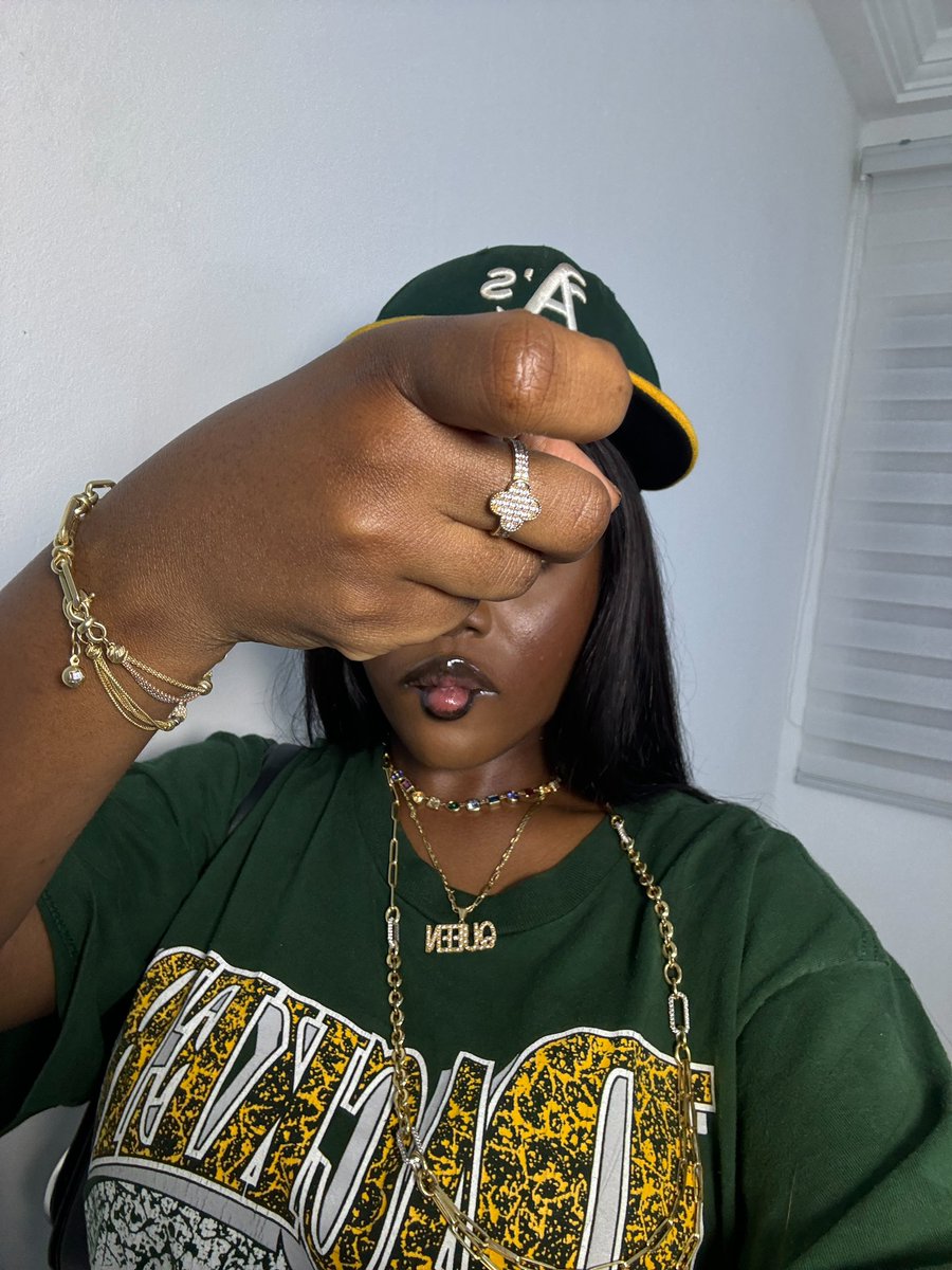 Gyakie_'s tweet photo. booming like metro. https://t.co/d9bDbnH4GA