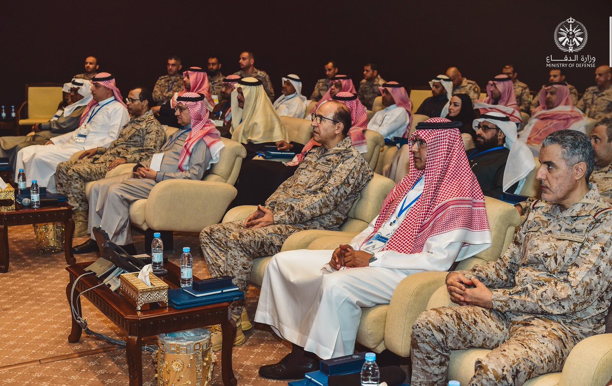 بالتعاون مع وزارة الخارجية؛ #القوات_البحرية تُنظم ورشة عمل بعنوان «الأمن البحري»، ناقشت التحديات والتهديدات التي تواجه البيئة البحرية على المستوى الإقليمي والدولي، واستعرضت جهود المملكة ودورها الفاعل في دعم الأمن البحري.