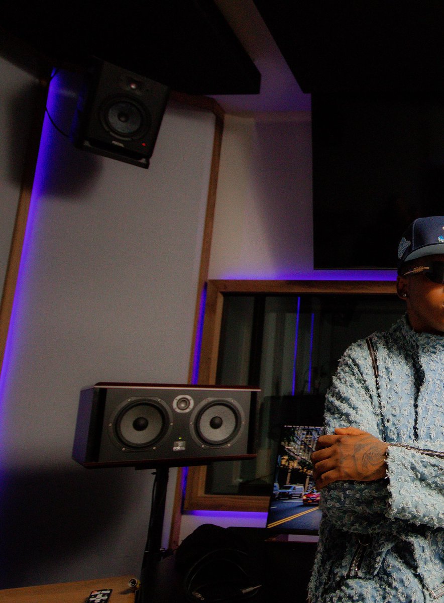 malachiwrld3's tweet photo. It’s all or nothing, new music next month. Thank you all for your support this year 🗓️ https://t.co/tc19rSSar7
