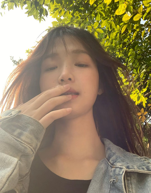 這大早上的 
這鬼天氣就開始對我動手動腳了🥶
#大二學生小欣 https://t.co/ojy2yCBvTX