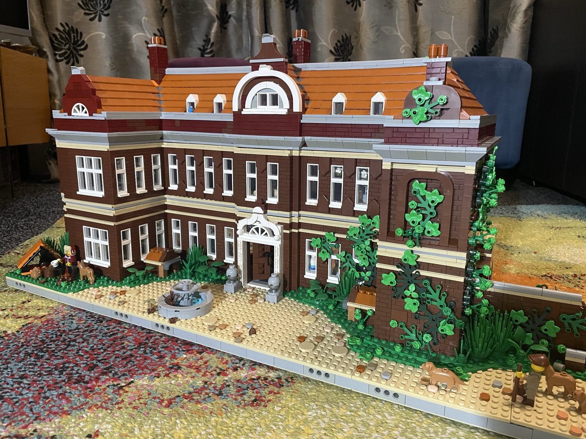Great couple of quiet days after Christmas, finally had the time to make a #Lego dream of mine a reality… introducing #ButtonHouse (<a href="/WHorsleyPlace/">West Horsley Place</a>) complete with all the #BBCGhosts inside… even featuring a stuffed Bear in a fez 🐻 

#BBCGhosts #ButtonHouseForever
<a href="/LEGO_Group/">LEGO</a>