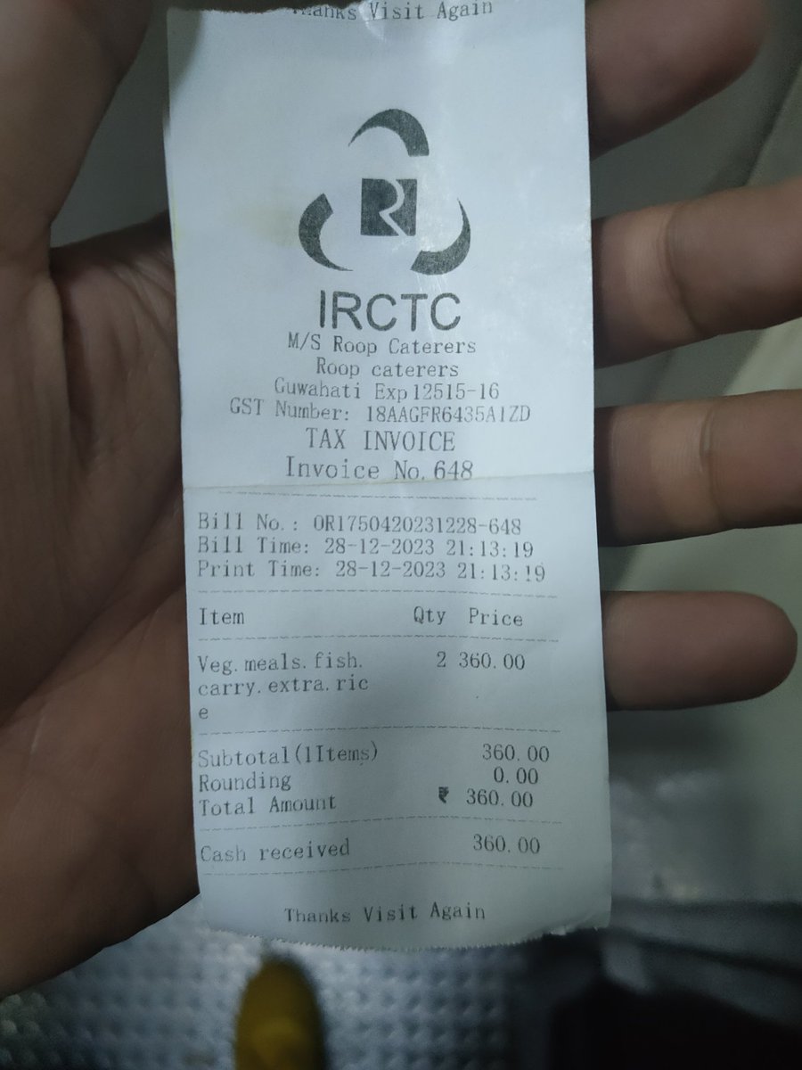 biswarupamlive's tweet photo. Ordered 1 Egg Meal, 2 Fish Meals of IRCTC Package, Staff provided food without Curd. Now giving me this bill of Egg Meal 160, &amp; Fish Meal 180, but I paid 90+130+130 = 350 for Actual Payable, now they're demanding extra money. @RailwaySeva @IRCTCofficial  PNR-6527717603
Trn:12516 https://t.co/ZdupqipCNF