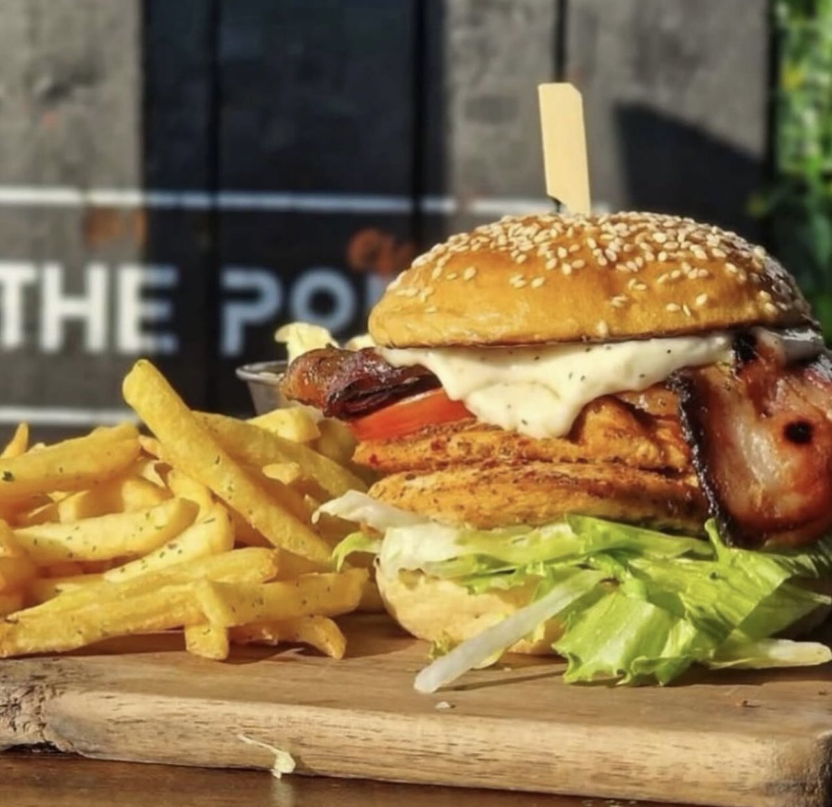 All turkey’d out? Join us for some festive street food🤩 Serving food until 9pm this evening. No need to book, just turn up🙌🏽 #thepod #newport #cardiff #wales #streetfood #food #foodies #welshfoodies #foodlover #burgers #fries #chips #goodfood #goodmood #thursday #thursdaynight