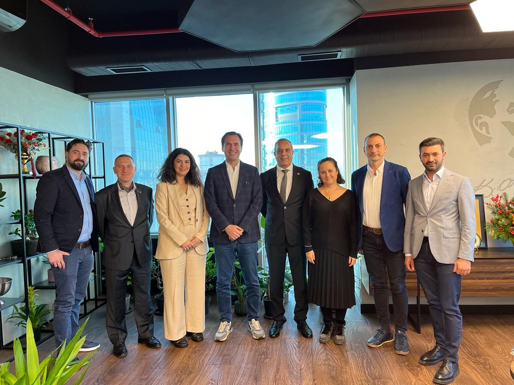 SAB YK heyeti <a href="/hdisigorta/">HDI Sigorta</a> GM Firuzan İşcan'ı ziyaret etti. Sektörde toplam kalitesinin yükselmesi adına tüm bireylerin dünden daha iyi bir yarın için kendini geliştirmesinin önemli olduğunun altı çizildi.

#hdisigorta
#SAB
#SigortaPoliçesiAcentedenAlınır
sab.org.tr