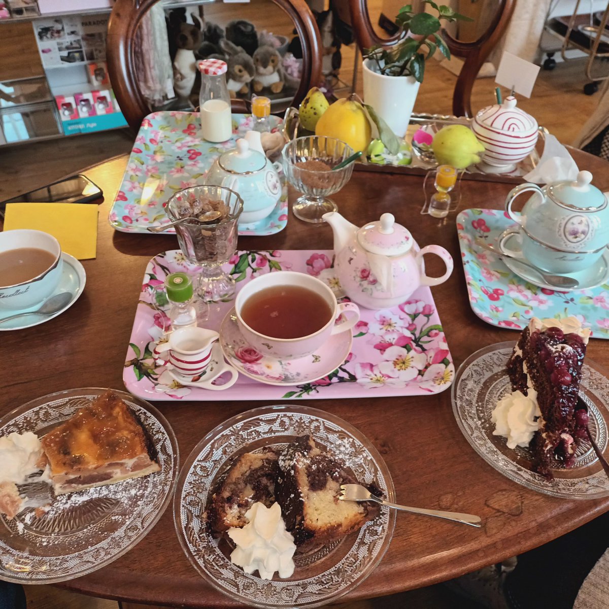 Where there is (earlgrey) #tea there is hope <a href="/MrJamesMay/">James May</a> Maybe a bit too fancy for your taste, but this is in Germany !
