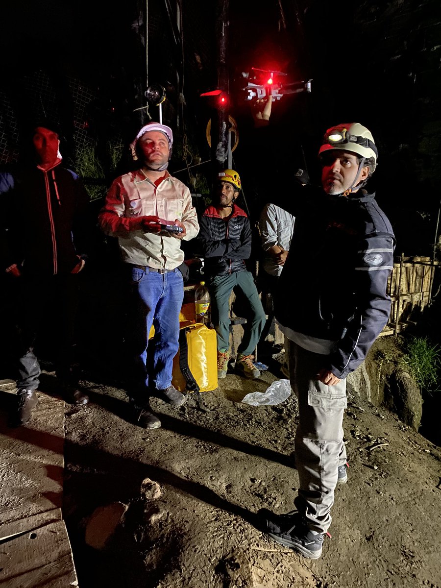 SergioSalazar10's tweet photo. Todo hay de que decirlo: sin el apoyo de los drones de @CHECGrupoEPM no hubiera sido posible con tanta eficiencia y seguridad la operación de rescate de ayer en el Nido del Cóndor. Mil gracias !!!!!!! https://t.co/ahQZyhX9HP