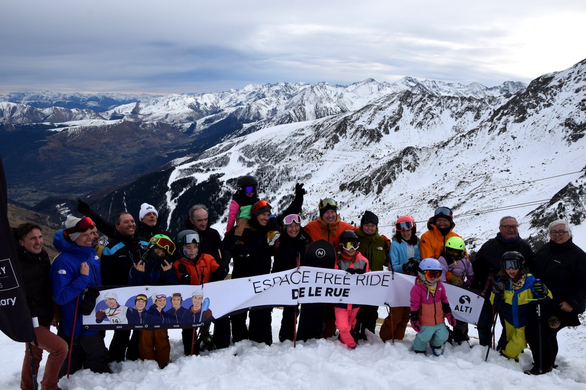 Aujourd’hui, on fête la famille DE LE RUE ! 
Une famille de champions, que la station a tenu à remercier et à mettre à l’honneur. 
Avec : 
🚡Une cabine, à leur effigie 
⛷️Un espace de Free Ride
A découvrir au plus vite !