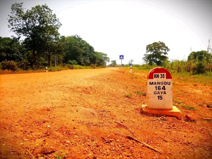 lavoixdudendi's tweet photo. #Gaya : La RN 35, une route latéritique de 179 km reliant Gaya à Margou, traversant des points clés tels que Tanda et Falmey. En 2023, le Millenium Challenge Account MCA Niger a entrepris le réaménagement de cette voie. 

#RN35 #Infrastructures #Connectivité #Niger https://t.co/sYy5xQ4tCW