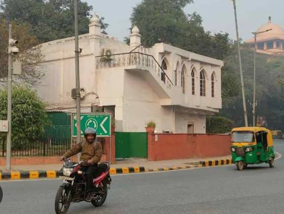 advsanjoy's tweet photo. Hazrat Mohani who coined “Inquilab Zindabad” &amp; was behind the Purna Swaraj slogan of Congress in 1930 as a member of the Constituent Assembly stayed at the historic Sunheri Masjid which Govt now wants removed!  He refused TA-DA saying “I didnt fight for freedom to ask for money” https://t.co/IQWqsIC7O2
