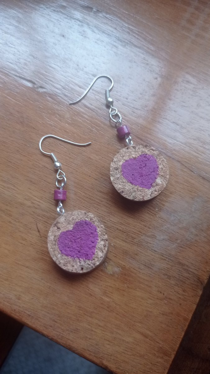 maricruzzalles's tweet photo. Probando nuevos modelos @CorcholataBo 

Aretes de corcho 🍷♻️♥️ https://t.co/htwwSJymdO