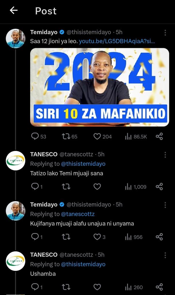 spana_Konki's tweet photo. Mnamzingua mtoa siri za Mafanikio?? 😂😂😂 #ThursdayVAR https://t.co/JDvHh4LGr9