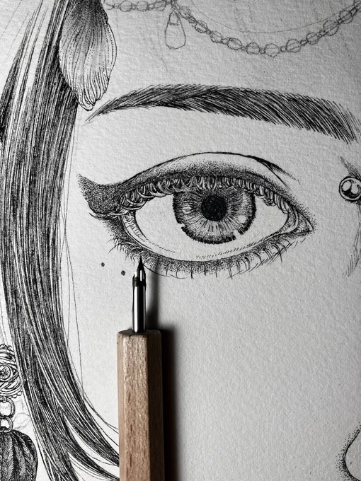 部分的に消しゴムかけて確認。なんとか描けている。