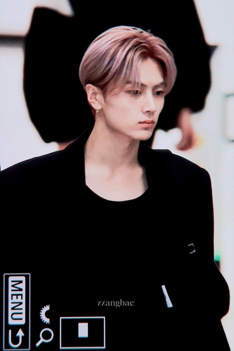 jongseongcrnjay's tweet photo. JAY PINK HAIR IS STILL TRENDING BRO 

#ENHYPEN_JAY #엔하이픈_제이 #JAY #종성 #제이 #ジェイ https://t.co/1NWKQESXeS