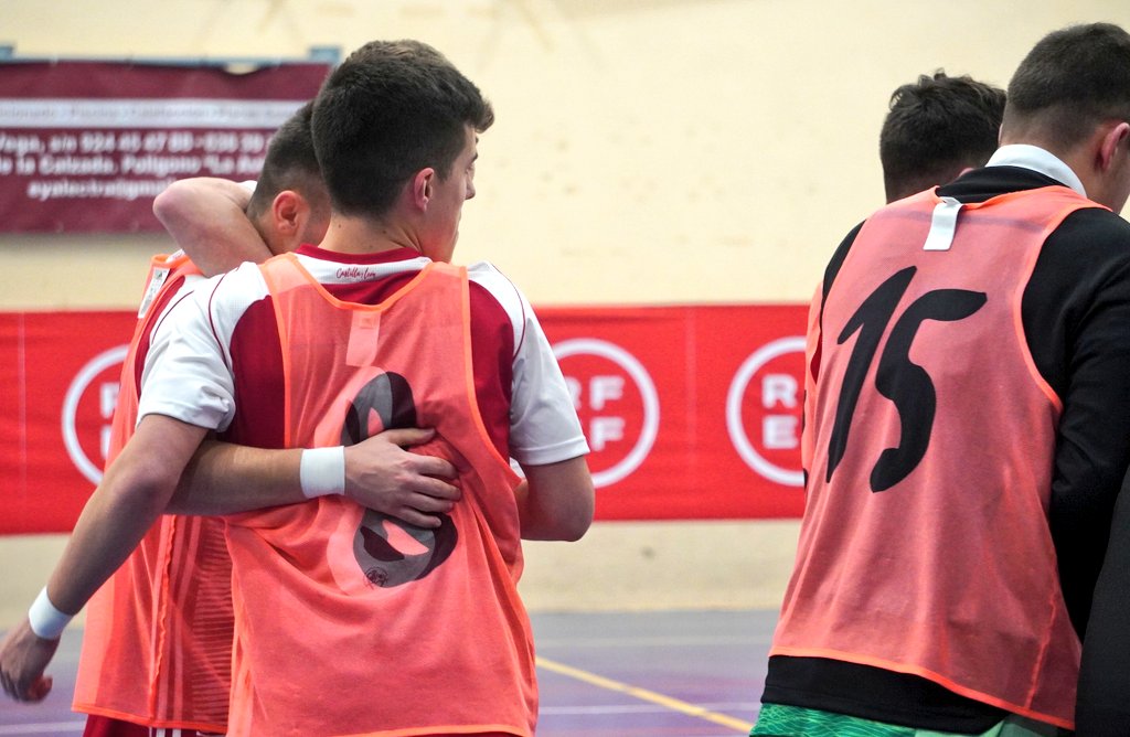 FCyLF's tweet photo. 📝 A por la última jornada del Nacional @FutSalRFEF Sub16 y Sub19 con todas las posibilidades abiertas 👏

Las Selecciones #CYL @FCyLF 🔴⚪️ vencen doblemente a @FFCV_info y se suben al carro de la clasificación para la ronda final 

👉 https://t.co/btDF211nua https://t.co/wYNCzz4zG4