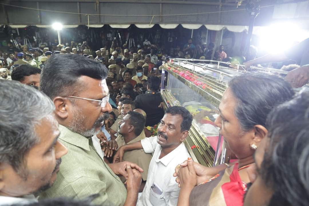 thirumaofficial's tweet photo. மறைந்த தேமுதிக தலைவர் கேப்டன் #விஜயகாந்த் அவர்களுக்கு செம்மாந்த வீரவணக்கத்தை செலுத்தினேன்! https://t.co/b6nsIuUDCc