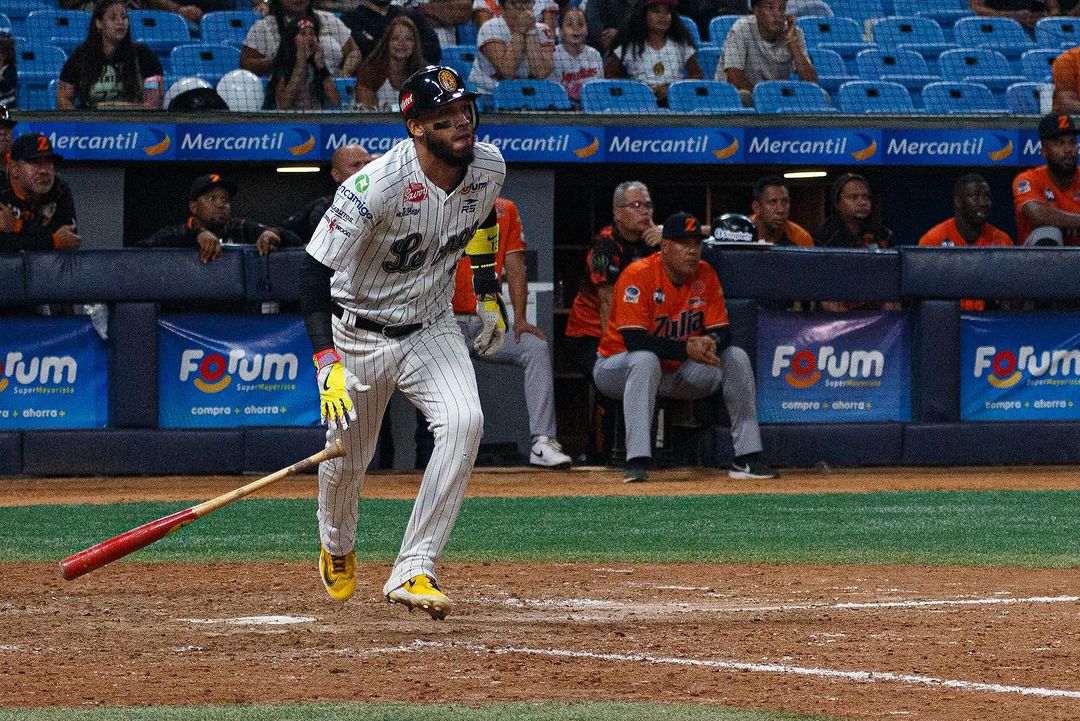 Gabriel Noriega, de <a href="/leones_cbbc/">Leones del Caracas</a>, culmina la ronda regular con un promedio de bateo de .376 y se lleva el título de Campeón Bate de la <a href="/LVBP_Oficial/">#UnaVidaUnaLiga ⚾️🇻🇪</a> 2023-2024 ⚾👏🏻

📷: Leones del Caracas.

¡Bravo, Noriega!