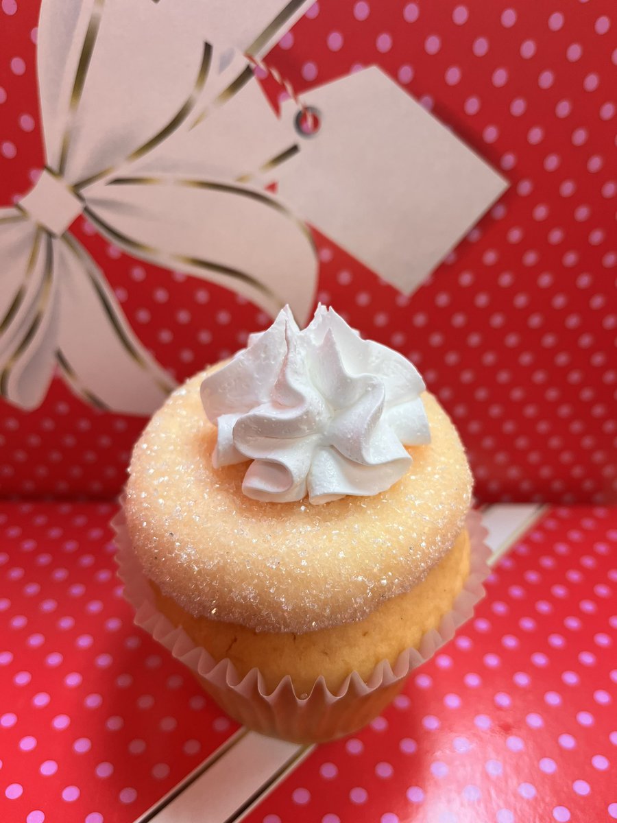 Happy Thursday y’all! Today’s specials are #PeppermintCrunch #PeachesAndCream & assorted #NewYears #cupcakes +17 delicious daily Signature Cupcake flavors! Order pickup at 404.621.9634 or via SmallcakesDruidHills.com/online-store! Or get delivery thru UberEats GrubHub or DoorDash!