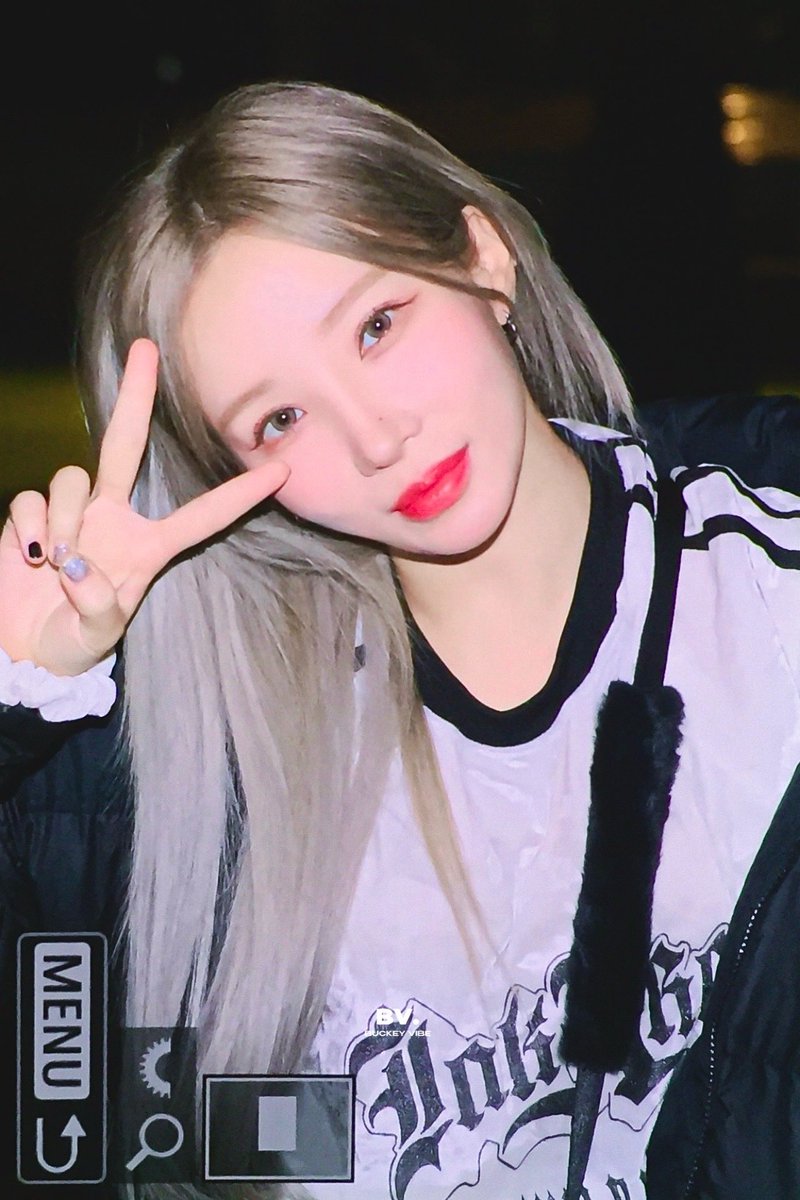 Buckeyvibe's tweet photo. 231228 🫶🏻

#벅키 #BUCKEY #MANNEQUEEN⠀⠀ https://t.co/BvpTBZxMvq