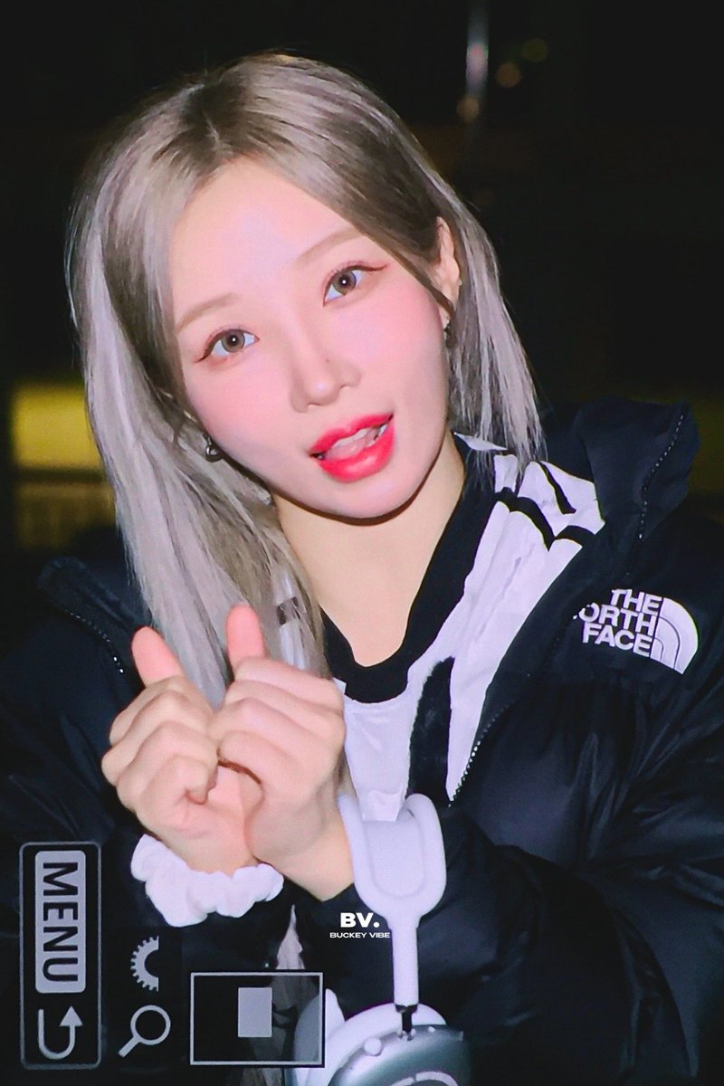 Buckeyvibe's tweet photo. 231228 🫶🏻

#벅키 #BUCKEY #MANNEQUEEN⠀⠀ https://t.co/BvpTBZxMvq