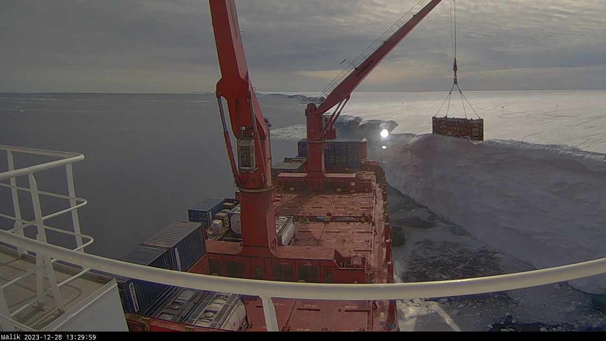 UK_Shipspotter's tweet photo. The “Malik Arctica” at Halley Station, Antarctica. Latest pictures from the ships webcam.
#malikarctica #royalarcticline #britishantarcticsurvey #atkabay #halleystation #portofharwich https://t.co/l512UgZQEy