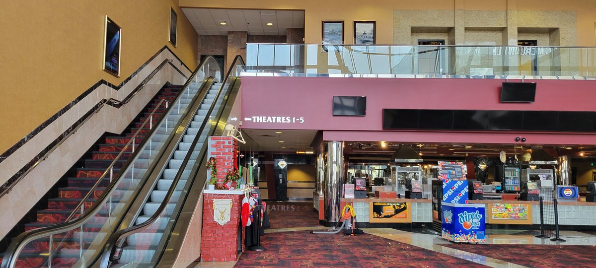 Disneyfan9523's tweet photo. I'm Here At The Regal Edwards Metro Pointe Theatre In Costa Mesa Getting Ready To See Disney's Wish For The 17th Time! #Regal #MetroPointe #MetroPointeAtSouthCoast #CostaMesa #Disney100 #100YearsofDisneyAnimation #D23  #WaltDisneyAnimationStudios #Wish #DisneyWish #WishMovie https://t.co/4zOAyGIJNg