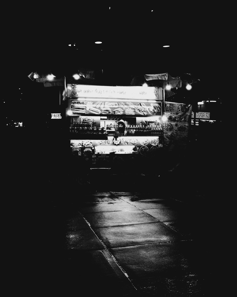 RyanjLeone's tweet photo. The black and white streets of NYC #ricohgriii #streetphotography https://t.co/6yuRGoEHnN