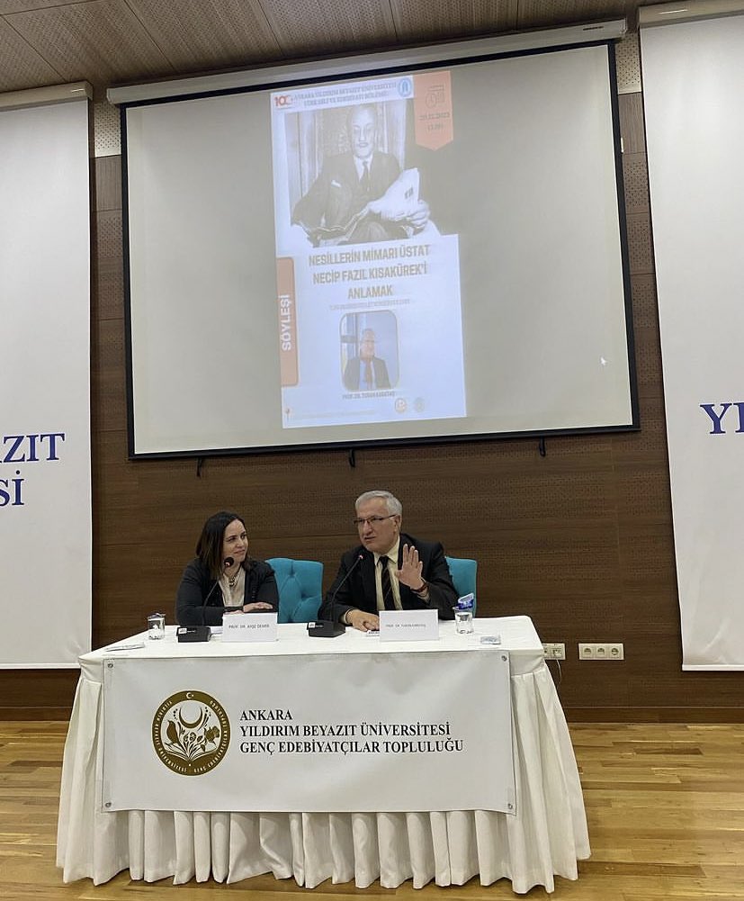 Türk Dili ve Edebiyatı Bölümü Genç Edebiyatçılar Topluluğu &amp; Kaşgarlı Mahmut Düşünce Topluluğu ile birlikte hazırlanan "Nesillerin Mimari Üstat Necip Fazıl Kısakürek'i anlamak" konulu söyleşi Türk Musikisi Devlet Konservatuvarının katkılarıyla gerçekleşti.