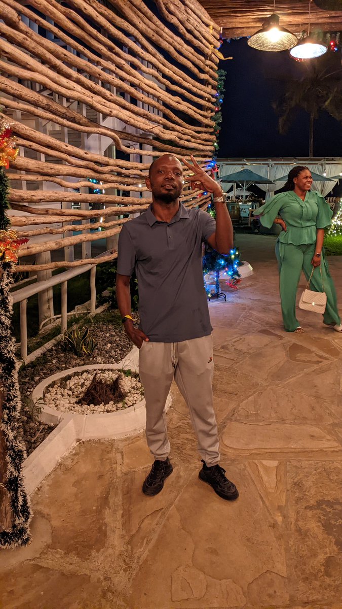 Mchizijay's tweet photo. Acha nitunze hizi picha zangu
Humu simu hupotea Bwana 😁😁😁
#thebasedGod ✝️🧠🧠🧠🧠 https://t.co/xBU8G3oUf8