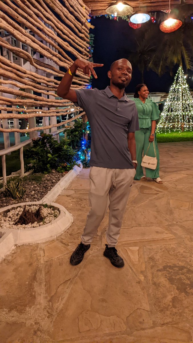 Mchizijay's tweet photo. Acha nitunze hizi picha zangu
Humu simu hupotea Bwana 😁😁😁
#thebasedGod ✝️🧠🧠🧠🧠 https://t.co/xBU8G3oUf8