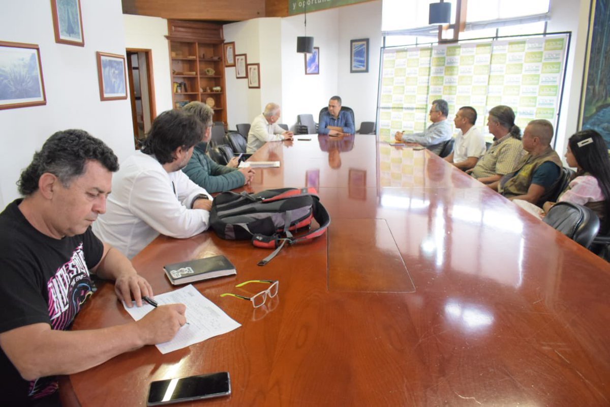 Autoridad ambiental y sector guadua del Quindío avanzan en mesa permanente para garantizar la cadena productiva y proteger el recurso. En la reunión revisan trabajos realizados este año y proyectan acciones para el 2024. <a href="/ASOCARS/">ASOCARS</a> <a href="/MinAmbienteCo/">MinAmbiente Colombia</a>