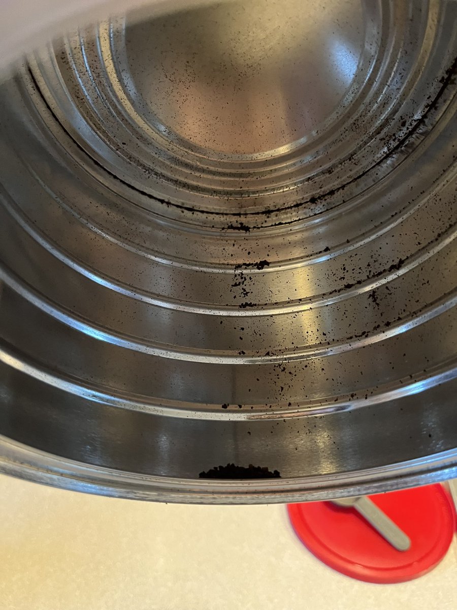 beersforbilly's tweet image. Surely there’s a #Solution #Hack #WorkAround or #HintsFromHeloise on how to get the remaining #CoffeeGrounds out of a Metal Coffee Can - without making a mess! Suggestions @hillsbroscoffee - it’s your #Can