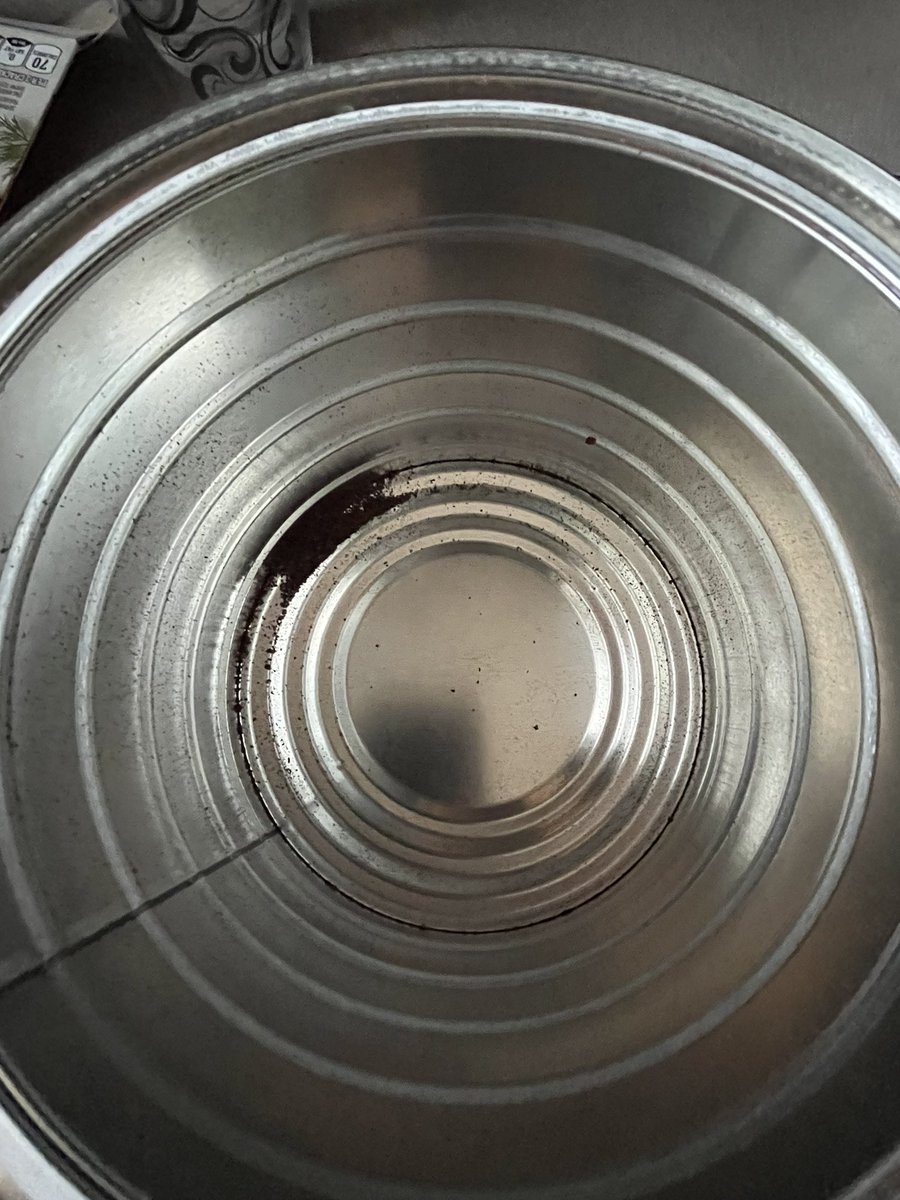 beersforbilly's tweet image. Surely there’s a #Solution #Hack #WorkAround or #HintsFromHeloise on how to get the remaining #CoffeeGrounds out of a Metal Coffee Can - without making a mess! Suggestions @hillsbroscoffee - it’s your #Can
