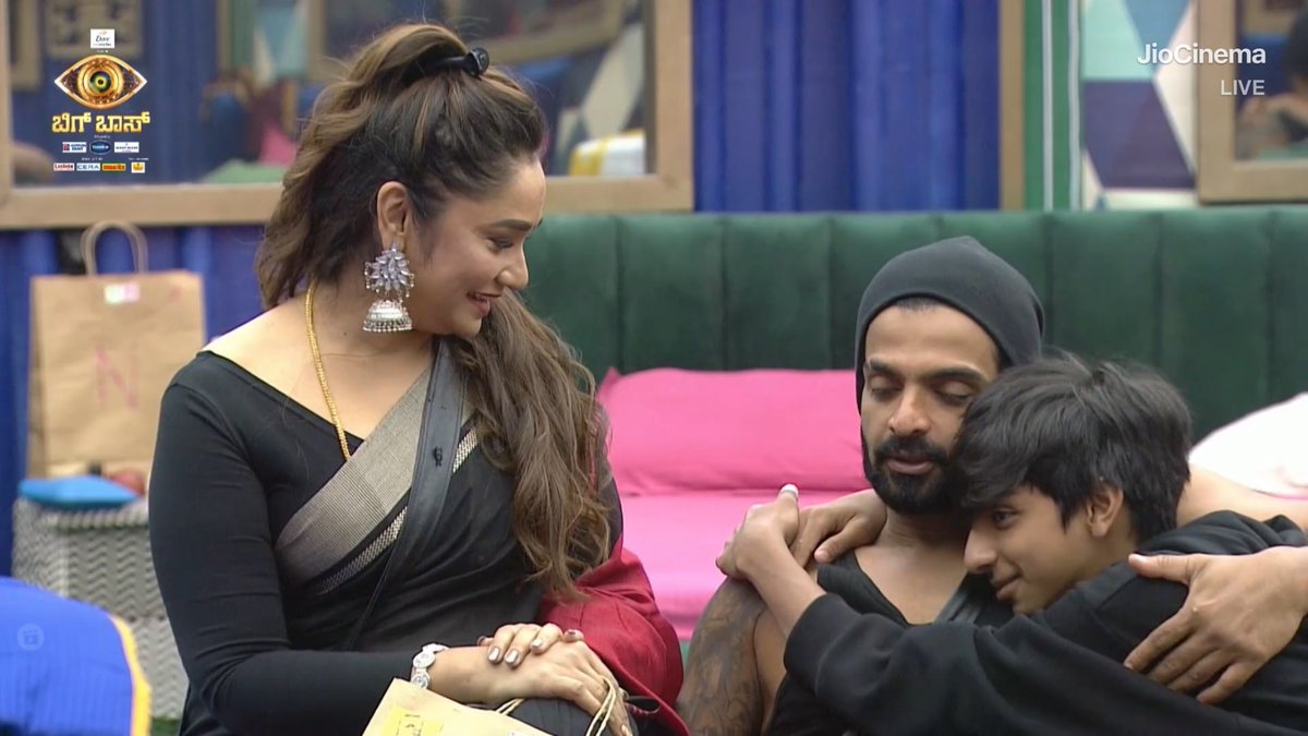 Seetha_writes's tweet photo. #bbk10 Vinay you won in life ❤️❤️
You guys are made for each other🧿🧿🧿 https://t.co/GcfW4iE8Qj