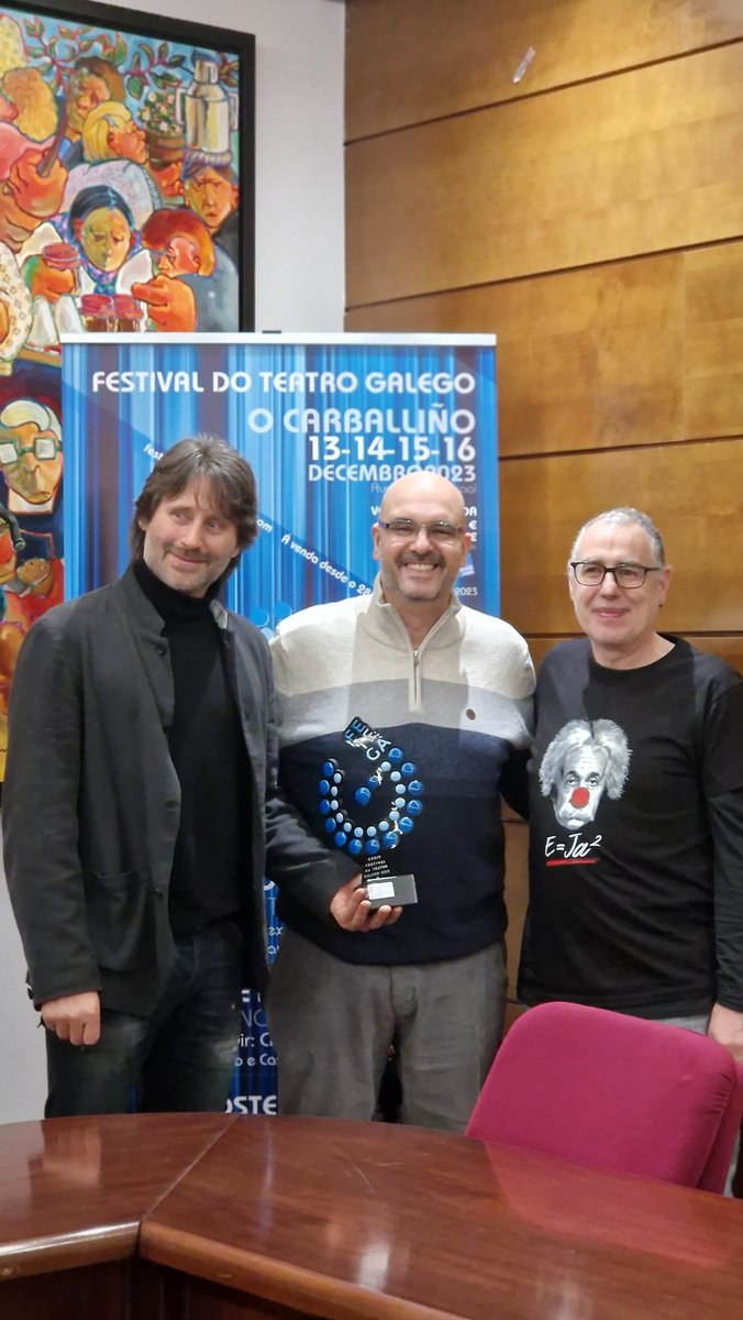 🎭 PREMIOS DOROTEA BÁRCENA #FETEGA2023
 🏆Mellor #Espectáculo:  “De algo hai que morrer”, de #MalasombraProducións, dirixida por Marcos Orsi e protagonizada por Xoque Carbajal e Jouse García.
<a href="/ccarballino/">O Carballiño</a> #teatro #teatrogalego #Ocarballiño #Ourense