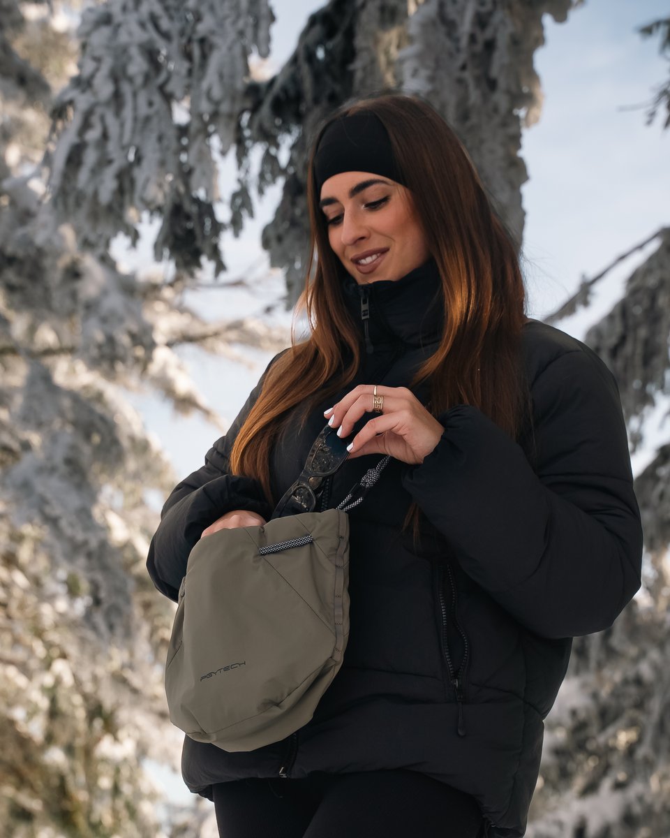 PGYTECH_global's tweet photo. Snowy scenes captured with passion. Photography essentials in tow. ❄️ #cloudbag #drawstringbag
Check the link in bio for more.
@tropicalpassports @agnesnicolee
#PGYTECH #XmaswithPGYTECH #fashionmeetsfunction #Fujifilm #Richon #Leica #backpack #sonya7siii #filmmaking #imagefilm https://t.co/5o44b04YnL