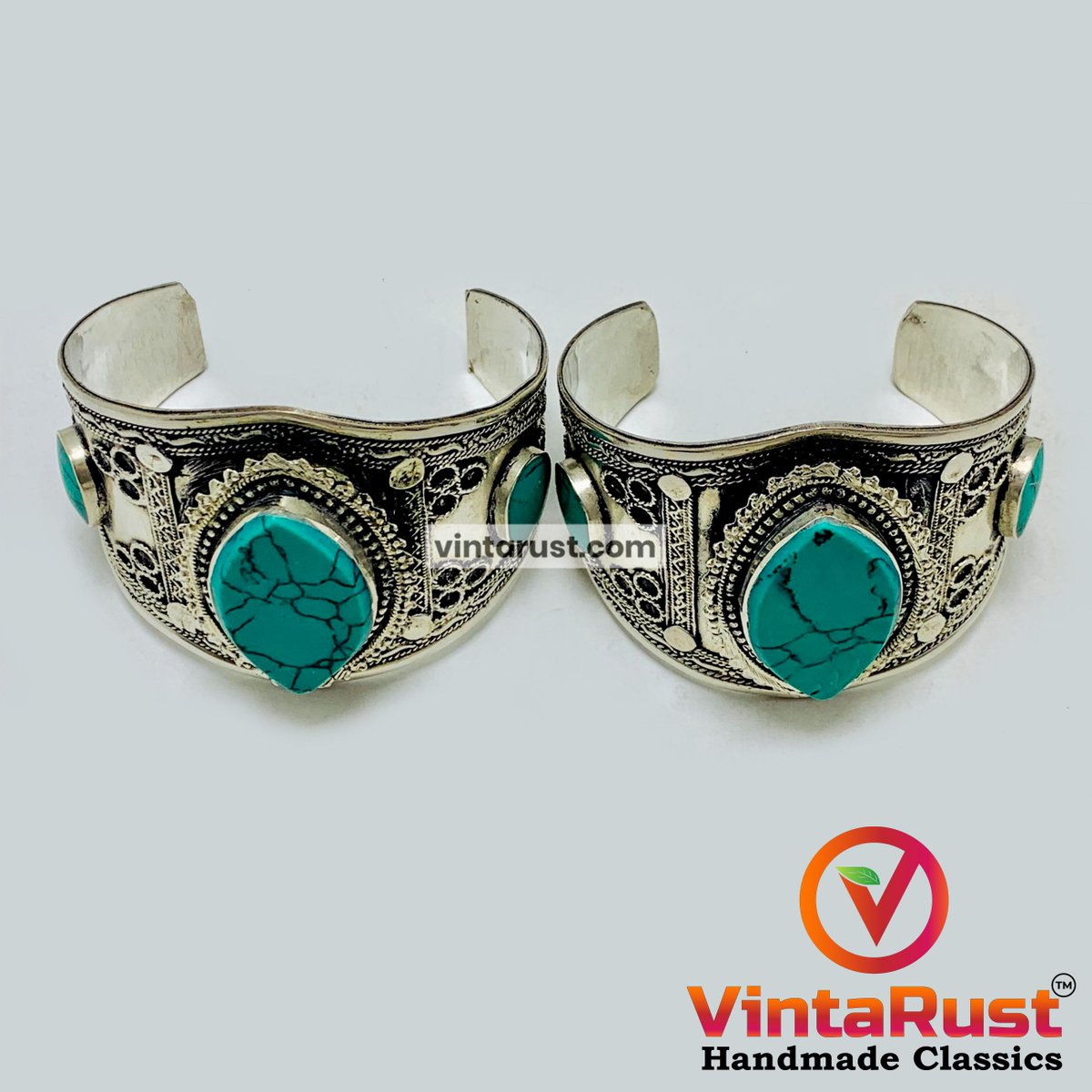 vintarust's tweet photo. Handmade Turquoise Stone Adjustable Bracelet.
Shop now:
https://t.co/QrLblG0XSt
#TribalJewelry #AntiqueBracelet #SouthAsianArtists #BoldLook #TraditionalFashion #FashionStatement #UniqueDesign #BrownStone #TurquoiseStones #bracelets #slavebracelet #gemstones #ethnicjewelry https://t.co/9X28cwRUZn