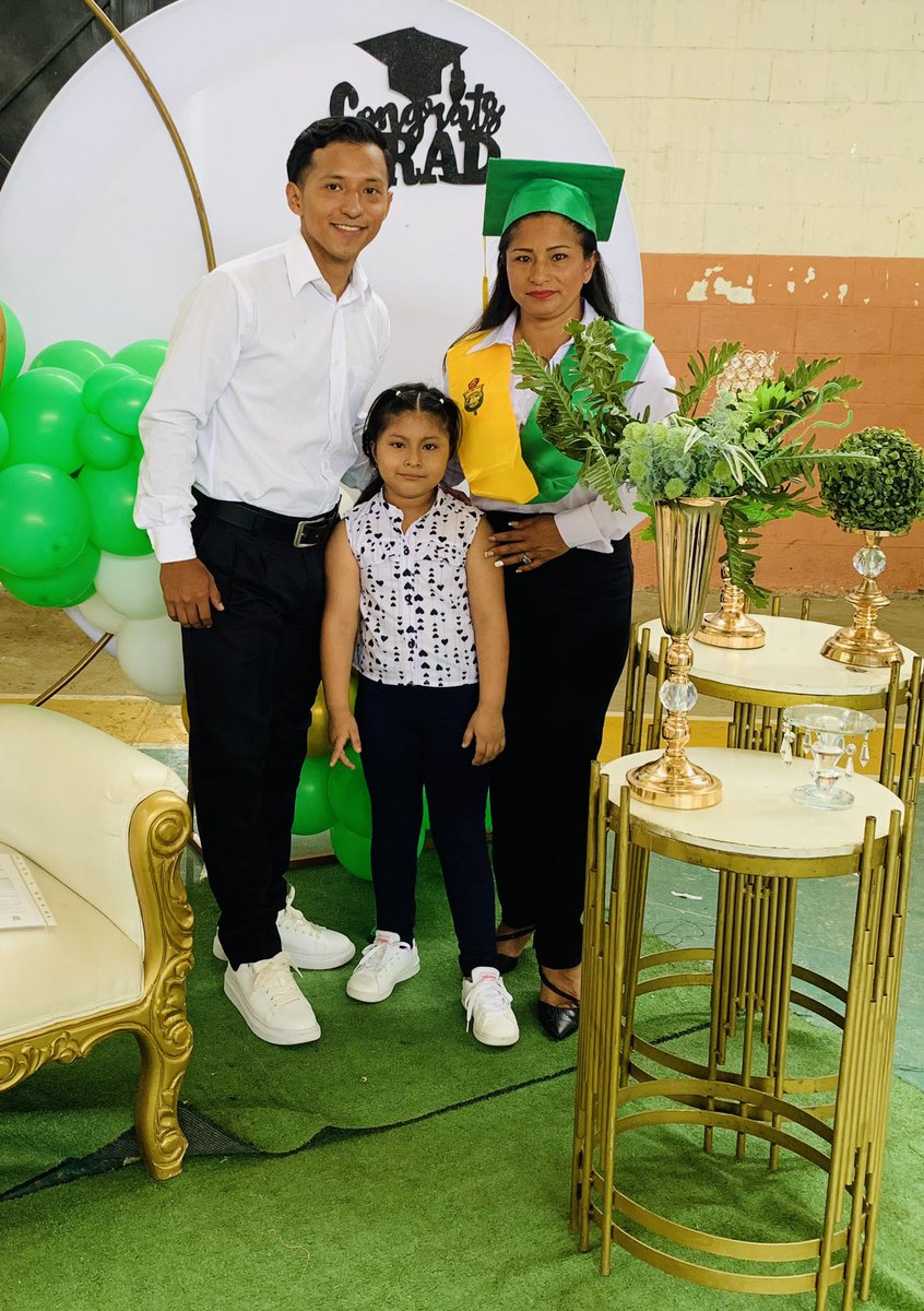 JohnWuacho's tweet photo. Gracias Dios por estos logros vamos por mas un año de Graduación 🧑‍🎓 y mas por darle la oportunidad de terminar sus estudios a mi Mamá Gracias señor ❤️🫂🙌 https://t.co/n0sqa0M3mt