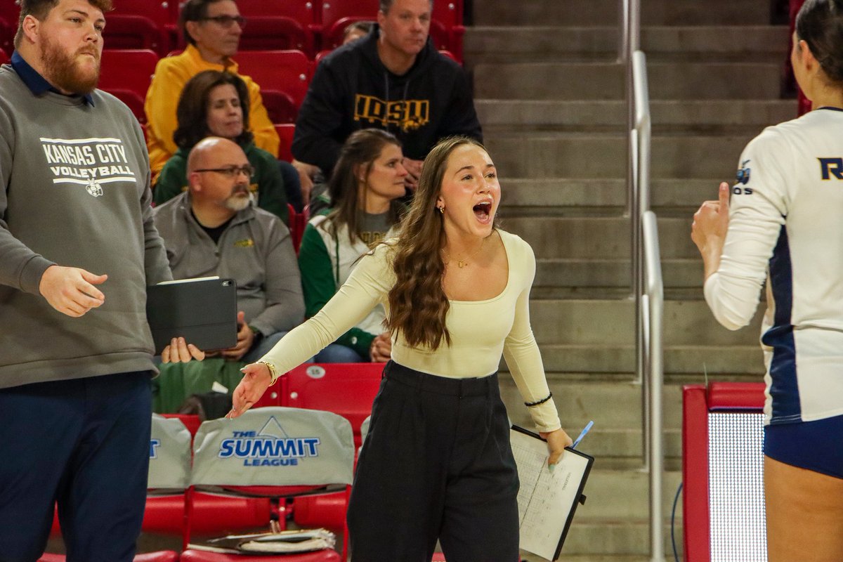 KCRoosVB's tweet photo. Happy birthday to assistant coach, Maddie Renn! 🥳 https://t.co/QdY6I4WwZ2
